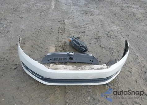 2015 Volkswagen Passat 1.8T S z USA, uszkodzony, nr VIN 1VWAS7A33FC076820